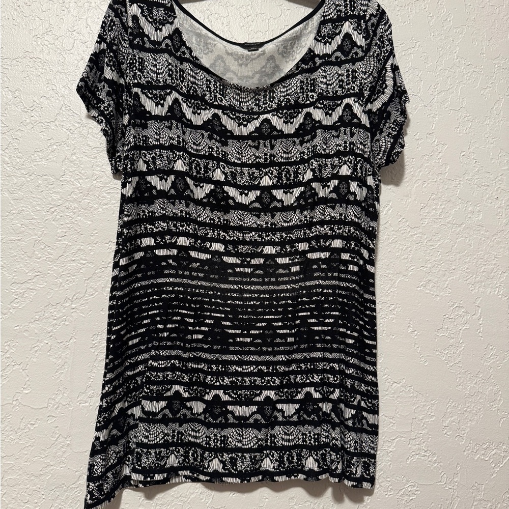 Ann Taylor Black and White Knit Top - Picture 2 of 10